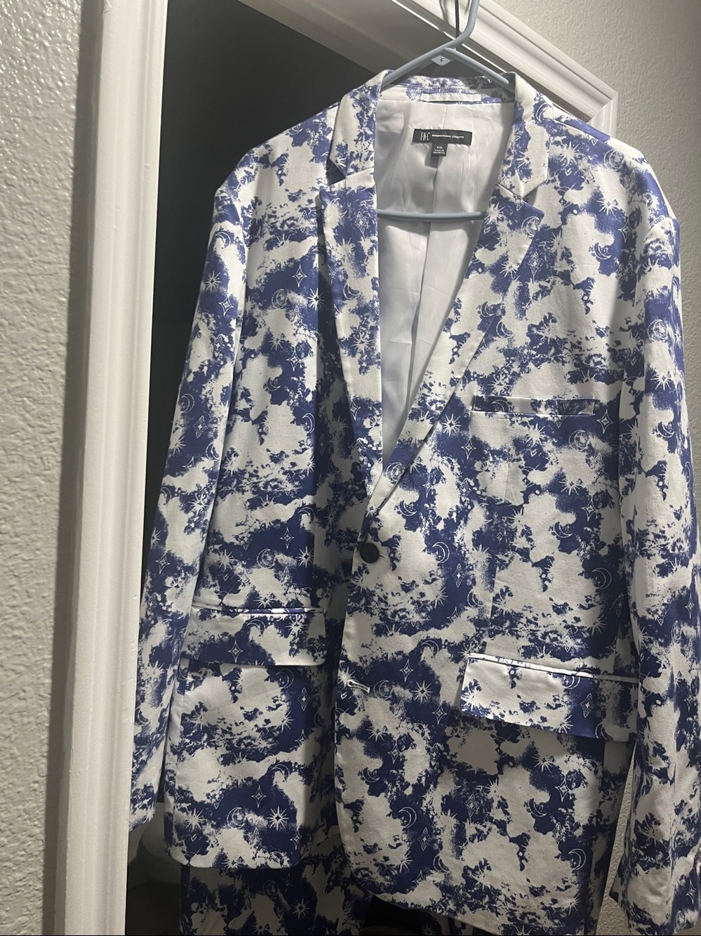 2pc INC International Concepts Suit White & Navy Abstract Print Chinos
